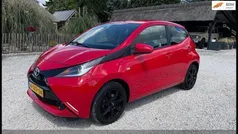 Rood Gebruikt 2014 Toyota Aygo X-play Hatchback | € 6.999 (Eerlijke prijs)