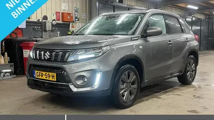 Occasion 2025 Suzuki Vitara Style SUV | € 22.495 (Super prijs)