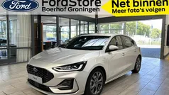 Grijs Gebruikt 2023 Ford Focus ST-Line Hatchback | € 20.045 (Eerlijke prijs)