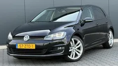 Zwart, metallic lak Gebruikt 2013 VW Golf VII Highline Hatchback | € 9.895 (Eerlijke prijs)