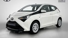 Wit Gebruikt 2021 Toyota Aygo X-play Hatchback | € 11.950 (Eerlijke prijs)