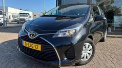 Zwart Gebruikt 2015 Toyota Yaris Hatchback | € 9.450 (Eerlijke prijs)