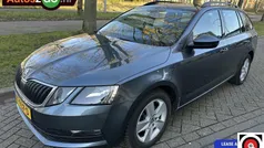 Grijs, metallic lak Gebruikt 2018 Skoda Octavia Business Line Stationwagen | € 10.400 (Goede deal)