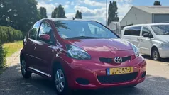 Rood Gebruikt 2010 Toyota Aygo Hatchback | € 2.750 (Eerlijke prijs)