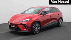 Rood Gebruikt 2023 MG MG4 EV Luxury Hatchback | € 23.400 (Eerlijke prijs)