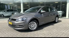 Grijs, metallic lak Gebruikt 2016 VW Golf VII Trendline Hatchback | € 14.950 (Eerlijke prijs)