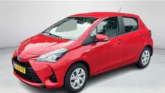 Rood Gebruikt 2020 Toyota Yaris Hybrid Active Hatchback | € 18.945 (Eerlijke prijs)