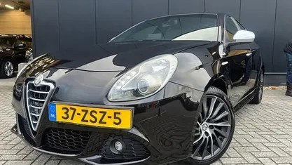 Zwart (metallic) Gebruikt 2013 Alfa Romeo Giulietta Hatchback | € 8.495 (Eerlijke prijs)