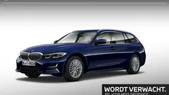 Blauw, metallic lak Gebruikt 2022 BMW 318 Executive Stationwagen | € 34.900 (Eerlijke prijs)
