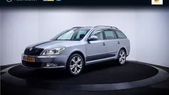 Grijs, metallic lak Gebruikt 2012 Skoda Octavia Ambition Stationwagen | € 8.750 (Eerlijke prijs)