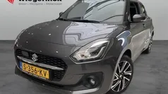 Grijs Gebruikt 2023 Suzuki Swift Style Hatchback | € 18.949 (Eerlijke prijs)