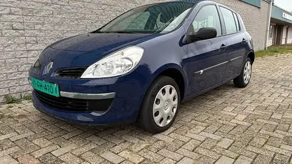 Blauw Occasion 2006 Renault Clio II Authentique Hatchback | € 1.250 (Eerlijke prijs)