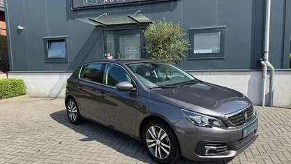 Grijs Occasion 2018 Peugeot 308 Allure Hatchback | € 9.450 (Eerlijke prijs)