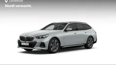 Grijs Gebruikt 2025 BMW i5 M Sport Stationwagen | € 59.895 (Super prijs)
