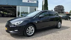 Blauw Gebruikt 2019 Opel Astra Innovation Hatchback | € 14.250 (Eerlijke prijs)
