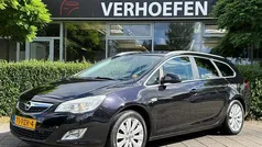Zwart Gebruikt 2011 Opel Astra Cosmo Stationwagen | € 3.950 (Eerlijke prijs)