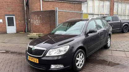 Occasion 2011 Skoda Octavia Elegance Stationwagen | € 2.250 (Eerlijke prijs)