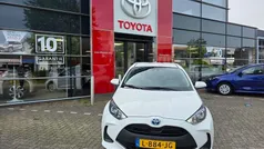 Wit Gebruikt 2021 Toyota Yaris Hybrid Active Hatchback | € 19.950 (Eerlijke prijs)
