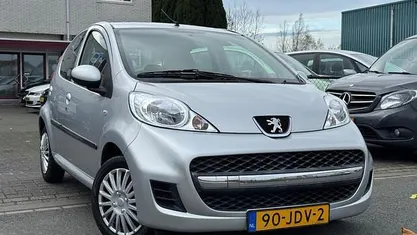 Grijs Gebruikt 2009 Peugeot 107 Hatchback | € 2.300 (Eerlijke prijs)