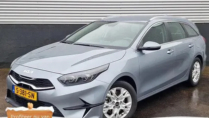 Grijs Gebruikt 2023 Kia Ceed Hatchback | € 23.799 (Eerlijke prijs)