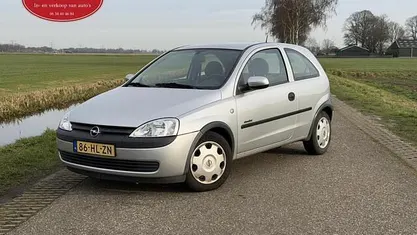 Grijs Occasion 2001 Opel Corsa Comfort Hatchback | € 1.950 (Eerlijke prijs)