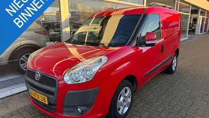 Rood Gebruikt 2012 Fiat Doblò MPV | € 3.499 (Eerlijke prijs)