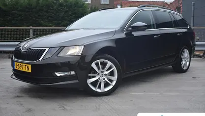 Zwart Occasion 2020 Skoda Octavia Business Line Stationwagen | € 16.895 (Eerlijke prijs)