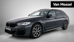 Grijs Gebruikt 2023 BMW 530e Executive Stationwagen | € 43.900 (Eerlijke prijs)
