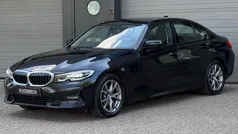 Zwart, metallic lak Gebruikt 2020 BMW 320 Sport Line Sedan | € 18.500 (Eerlijke prijs)