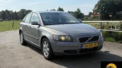Grijs Gebruikt 2005 Volvo S40 Momentum Sedan | € 2.345 (Eerlijke prijs)