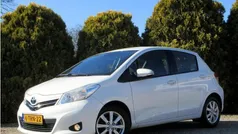 Wit Gebruikt 2013 Toyota Yaris Comfort Hatchback | € 7.390 (Eerlijke prijs)