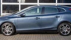 Blauw Gebruikt 2017 Volvo V40 Inscription Stationwagen | € 15.950 (Eerlijke prijs)