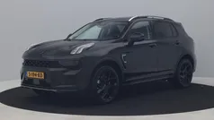 Zwart, metallic lak Gebruikt 2023 Lynk & Co 01 SUV | € 27.900 (Eerlijke prijs)