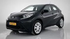 Zwart metallic Gebruikt 2024 Toyota Aygo Play Hatchback | € 20.445 (Eerlijke prijs)