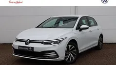 Gebruikt 2022 VW Golf VIII Style Hatchback | € 23.950 (Goede deal)