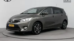 Grijs Gebruikt 2017 Toyota Verso MPV | € 13.950 (Eerlijke prijs)