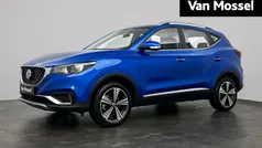 Blauw, metallic lak Gebruikt 2021 MG ZS Luxury Sedan | € 16.995 (Eerlijke prijs)