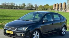 Zwart Gebruikt 2005 Ford Focus Futura Hatchback | € 2.399 (Eerlijke prijs)