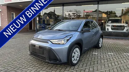 Grijs (metallic) Nieuw 2025 Toyota Aygo X Play SUV | € 23.895 (Eerlijke prijs)