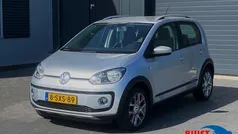 Grijs, metallic lak Gebruikt 2014 VW cross up! Hatchback | € 7.950 (Eerlijke prijs)