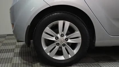 Grijs (metallic) Gebruikt 2011 Hyundai ix20 Hatchback | € 7.500 (Eerlijke prijs)