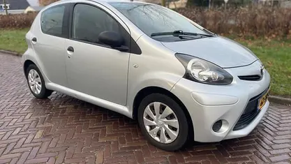 Grijs Occasion 2013 Toyota Aygo Comfort Hatchback | € 5.150 (Eerlijke prijs)