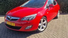 Rood, andere lak Gebruikt 2010 Opel Astra Sport Hatchback | € 6.450 (Eerlijke prijs)