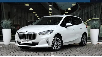 Wit Gebruikt 2025 BMW 220 Luxury Line Stationwagen | € 39.450 (Eerlijke prijs)