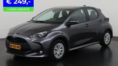Grijs, metallic lak Gebruikt 2022 Toyota Yaris Hybrid Active Hatchback | € 19.695 (Goede deal)