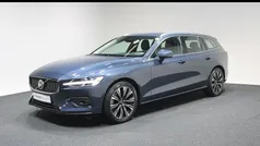Blauw, metallic lak Gebruikt 2022 Volvo V60 Plus Stationwagen | € 38.940 (Eerlijke prijs)