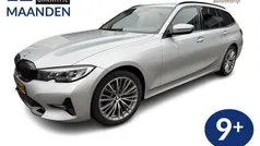 Grijs, metallic lak Gebruikt 2021 BMW 318 Executive Stationwagen | € 33.950 (Eerlijke prijs)