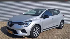 Grijs metallic Gebruikt 2023 Renault Clio V Equilibre Hatchback | € 15.495 (Eerlijke prijs)