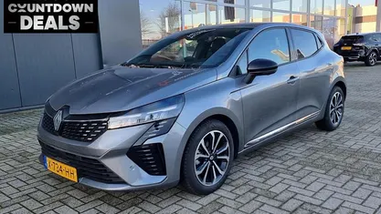Grijs Gebruikt 2023 Renault Clio V Techno Hatchback | € 19.195 (Eerlijke prijs)