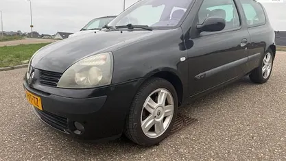 Occasion Renault Clio II Dynamique 107 PK (78 kW) 2004 Hatchback